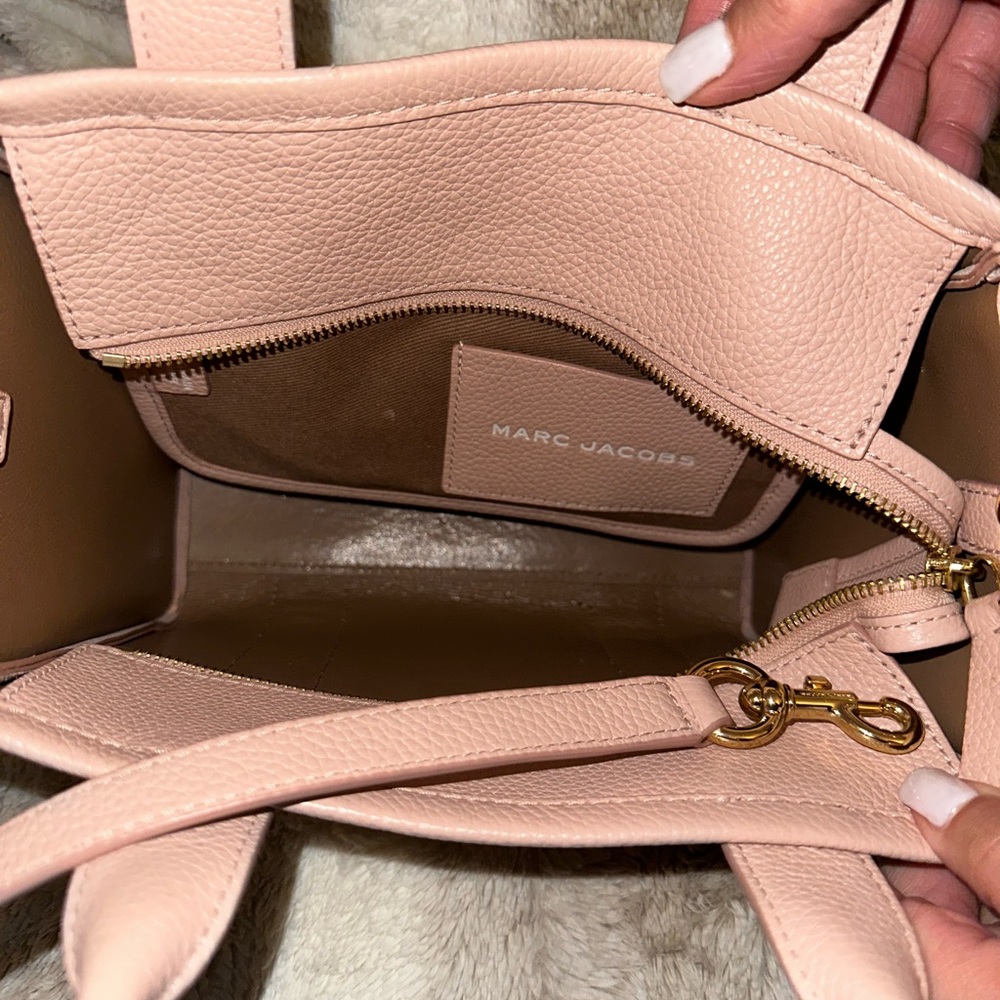 Marc Jacobs The Leather Small Tote Bag - Rose - Picture 9 of 10